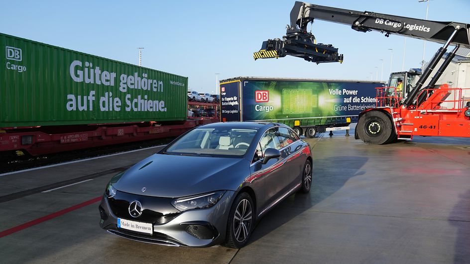 Neuwagen von Mercedes auf Automotive Logistics Center