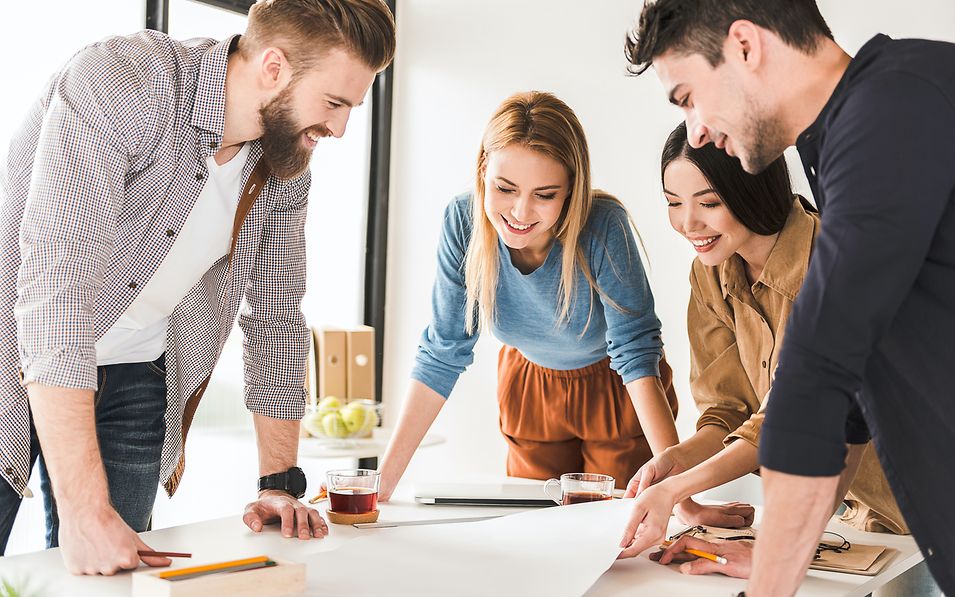 Project Manager bereiten sich auf Quality Gate im Produktentwicklungsprozess vor