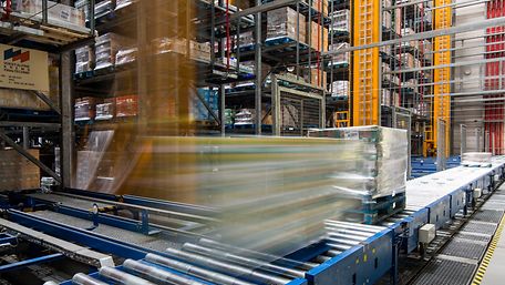 Pallets on a conveyor belt in a warehouse