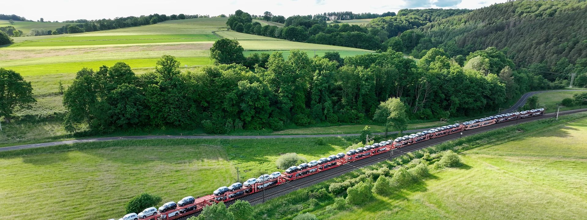Cargo train with new cars in Automotive RailNet