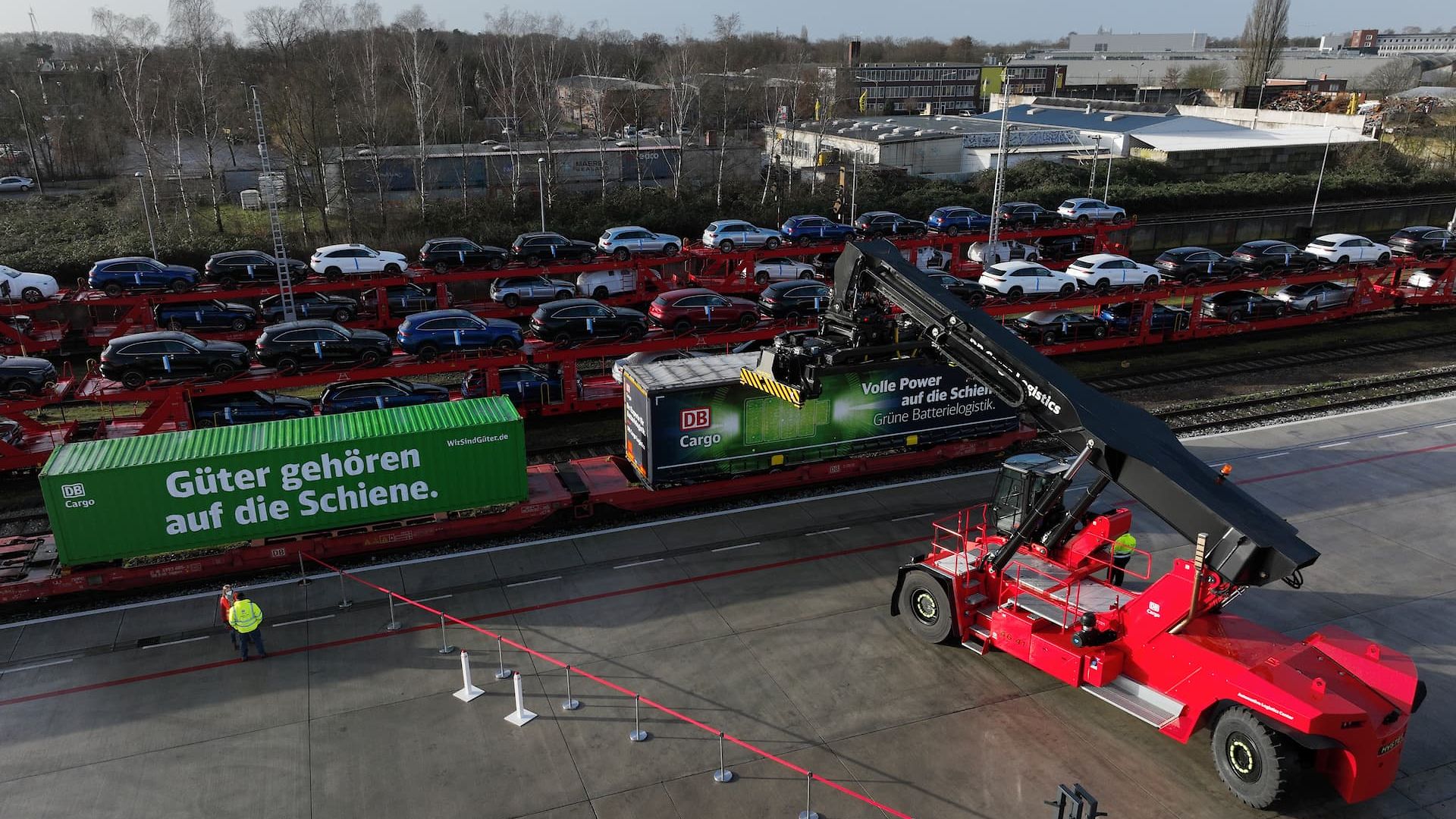 Luftaufnahme des Bahnumschlags auf dem Automotive Logistics Center