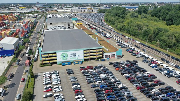 Luftaufnahme des Auto Terminal Neuss