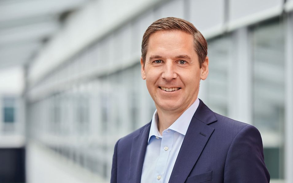 Portrait of Stephan Sulser, CEO, DB Cargo Logistics