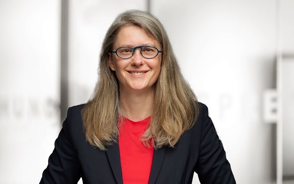 Petra Küster - Chief Financial Officer